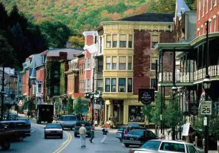 Holiday home Luxe 4 Bedroom Oasis With Hot Tub Jim Thorpe