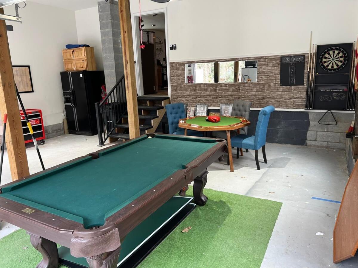 Luxe 4 Bedroom Oasis With Hot Tub