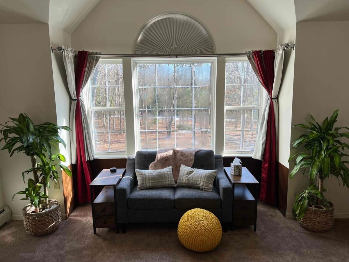 Holiday home Luxe 4 Bedroom Oasis With Hot Tub *