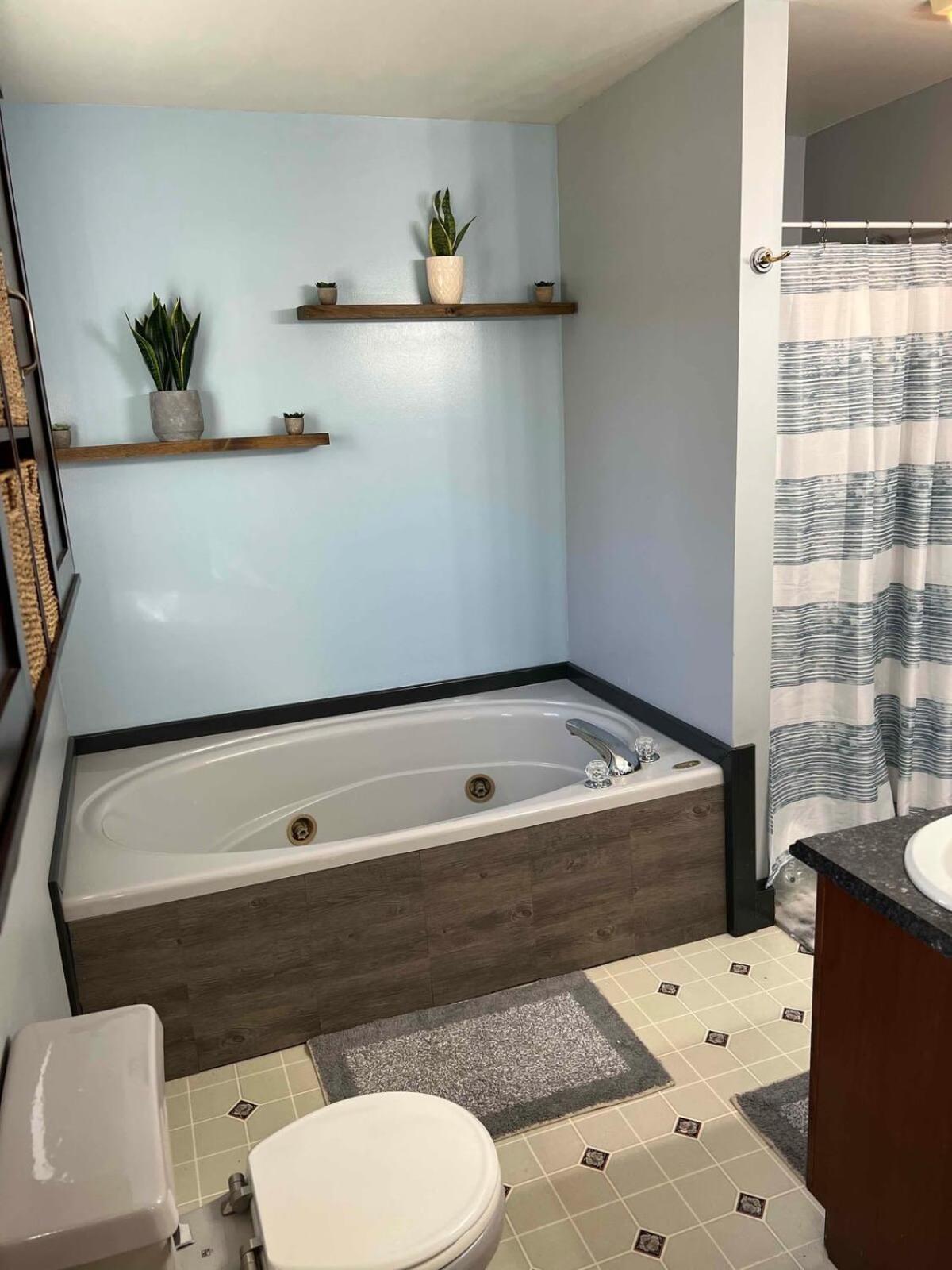 Luxe 4 Bedroom Oasis With Hot Tub Holiday home *