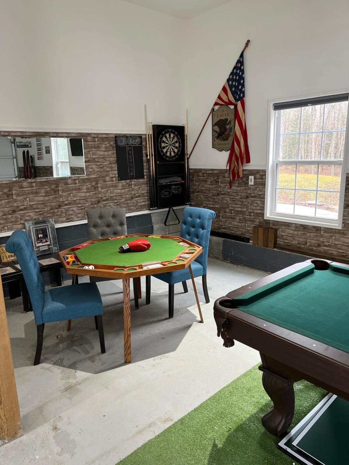 Holiday home Luxe 4 Bedroom Oasis With Hot Tub *