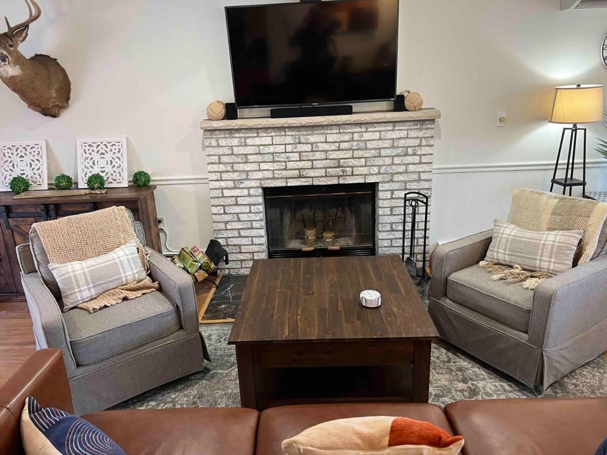 Luxe 4 Bedroom Oasis With Hot Tub Holiday home Jim Thorpe
