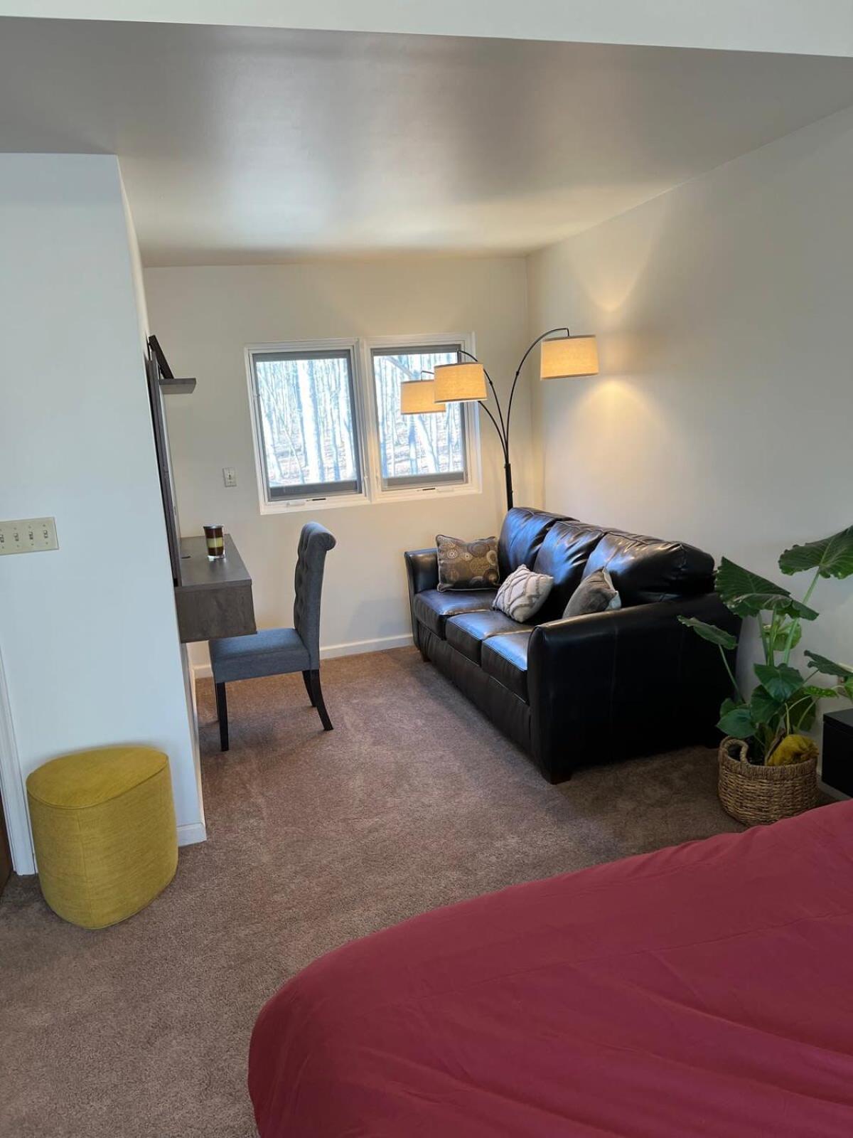 Luxe 4 Bedroom Oasis With Hot Tub * Jim Thorpe
