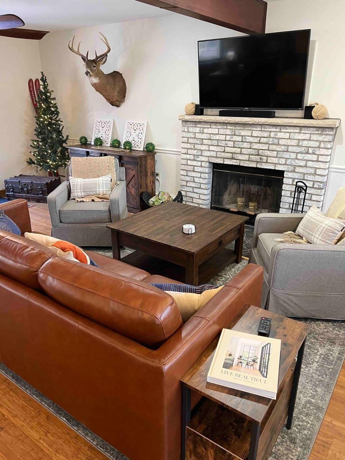 Holiday home Luxe 4 Bedroom Oasis With Hot Tub
