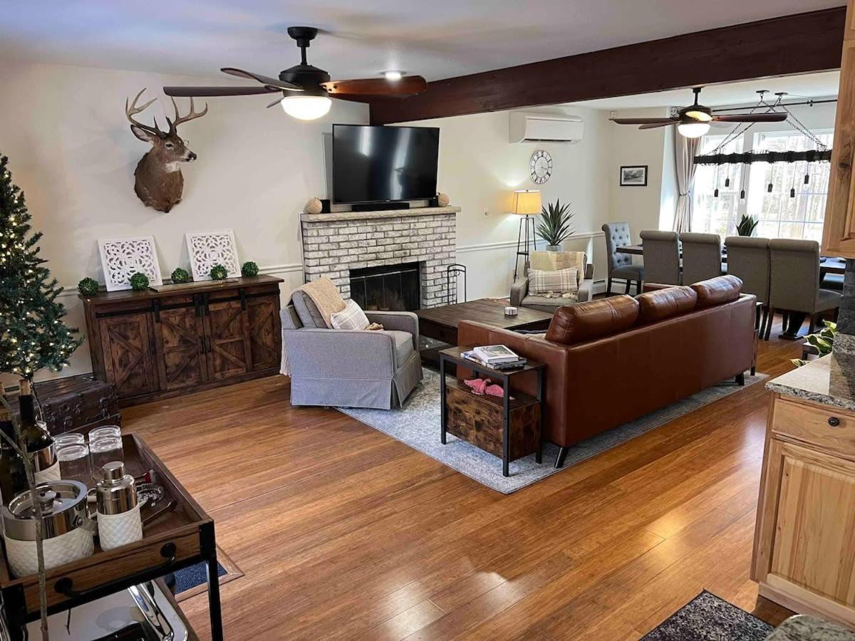 Luxe 4 Bedroom Oasis With Hot Tub Jim Thorpe